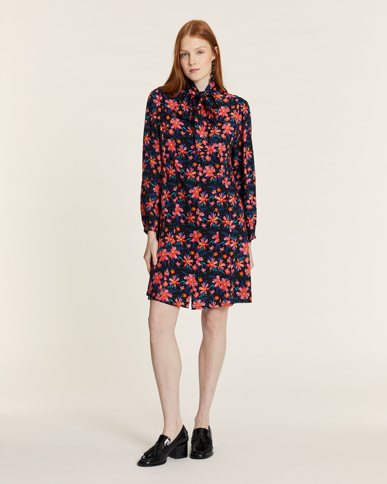 VESTIDO FLORAL CON LAZADA