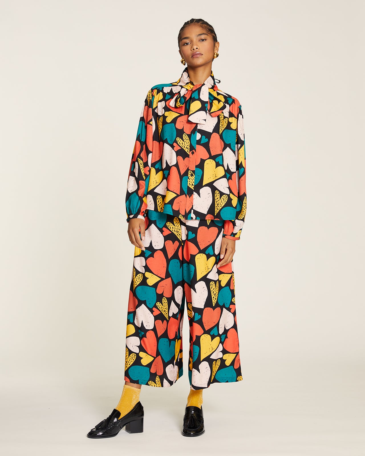 BLUSA CORAZONES CON LAZADA