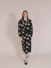 CAMICIA CON FIOCCO E CIGNI RICAMATI