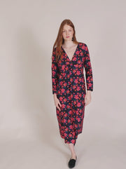 VESTIDO FLORAL CON CUELLO DE PICO Y PLIEGUE